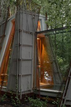 Little house for repairs in the forest at VDNG, Kyiv - apartment by the day
