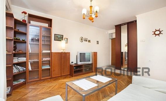 Rent a great 2 bedroom apartment. Str. Furmanova yr. Mametov