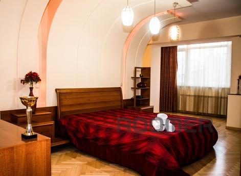 Уютная 3-х комнатная квартира в самом центре Алматы! Рядом е
