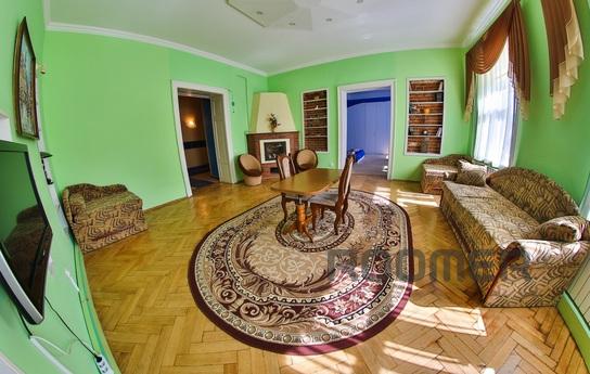 25 Valova Str (center,Rynok Sq. 250m), Lviv - apartment by the day