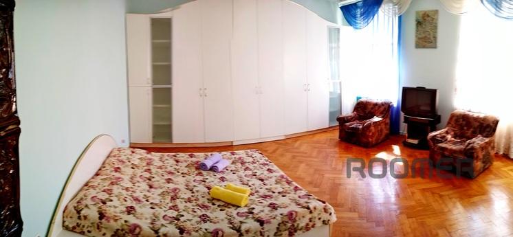 25 Valova Str (center,Rynok Sq. 250m), Lviv - apartment by the day