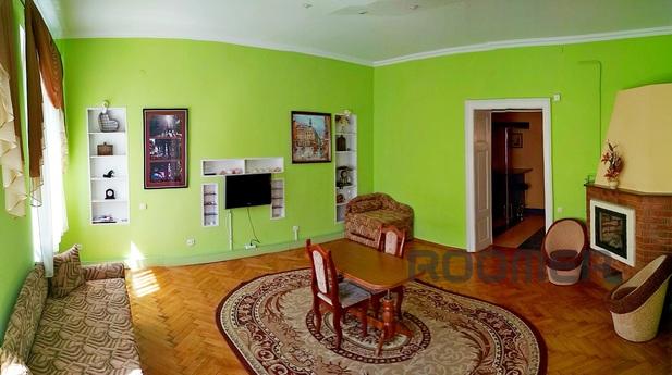 25 Valova Str (center,Rynok Sq. 250m), Lviv - apartment by the day