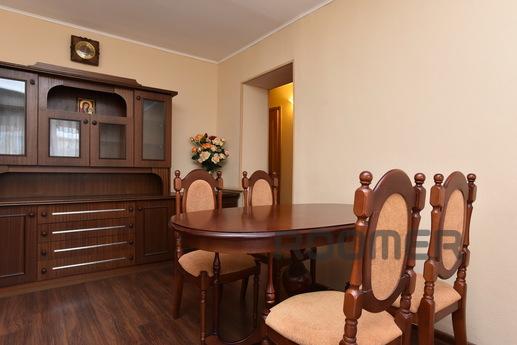 Two-bedroom apartment near KRK Uralets, Yekaterinburg - apartment by the day
