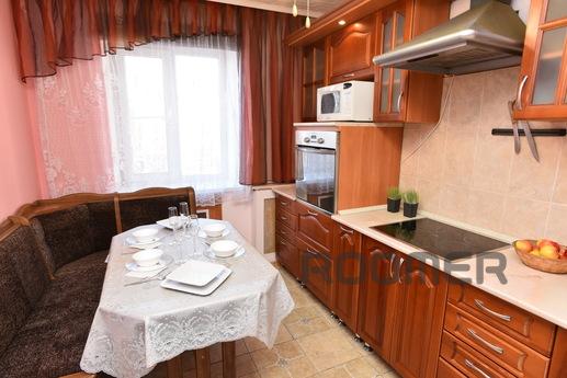Two-bedroom apartment near KRK Uralets, Yekaterinburg - apartment by the day