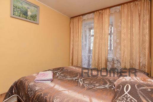 Two-bedroom apartment near KRK Uralets, Yekaterinburg - apartment by the day