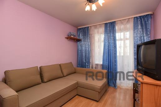 Two-bedroom apartment near KRK Uralets, Yekaterinburg - apartment by the day