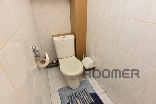 Two-bedroom apartment near KRK Uralets, Yekaterinburg - apartment by the day