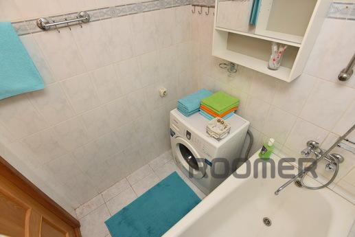 Two-bedroom apartment near KRK Uralets, Yekaterinburg - apartment by the day