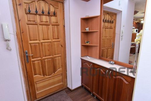 Two-bedroom apartment near KRK Uralets, Yekaterinburg - apartment by the day