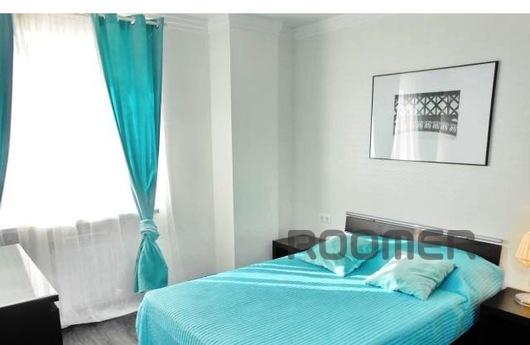 Very bright apartment, quiet entrance, convenient parking. T