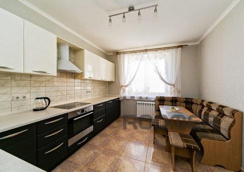 It offers spacious, bright 3-room apartment (96 m2) with a b