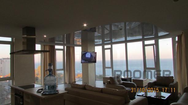 4 комнатная с видом на море 200 кв.м, Одесса - квартира посуточно