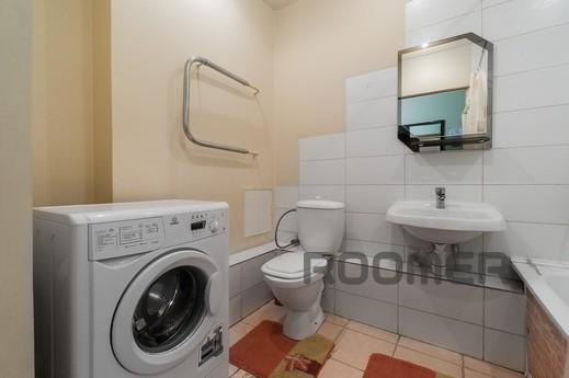 Marin Dom Na Sheveleva 5, Yekaterinburg - apartment by the day