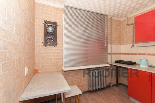 Marin Dom na Azina, 39, Yekaterinburg - apartment by the day