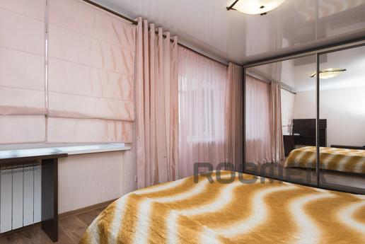 Marin Dom na Sverdlova 2, Yekaterinburg - apartment by the day