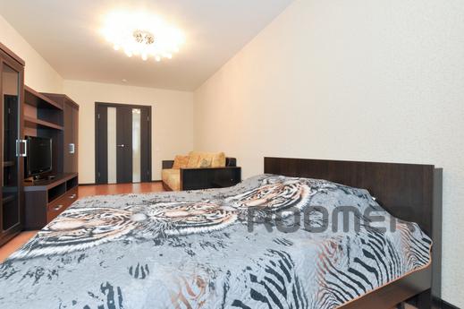 Marin Dom na Bazhova 68, Yekaterinburg - apartment by the day