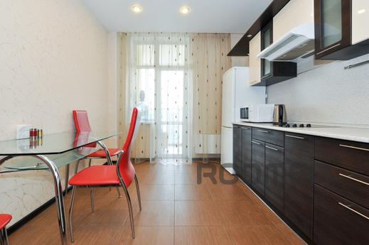 Marin Dom na Bazhova 68, Yekaterinburg - apartment by the day