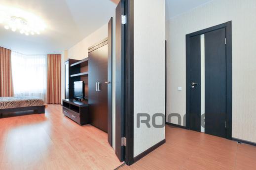 Marin Dom na Bazhova 68, Yekaterinburg - apartment by the day