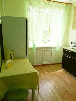 Clean, not smoked, 4 beds, Novosibirsk - apartment by the day