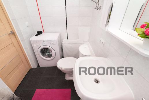 Elegant studio apartment on Shchors Str, Yekaterinburg - apartment by the day