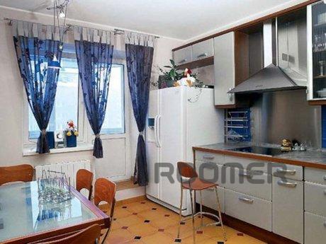 Very cozy one-bedroom apartment on the Boulevard of Peace. T