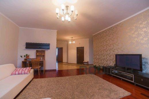 The apartment is located in the heart of the Left Bank, the 