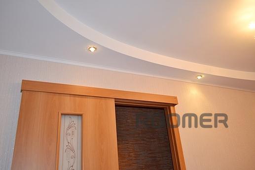 2 bedroom renovated in center, Novosibirsk - apartment by the day