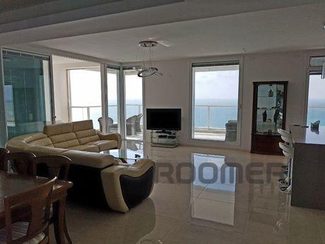 Penthouse on the beach, Netanya - apartment by the day