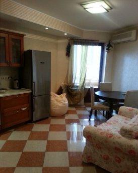 Сдается 2-х комнатная квартира в центре Алматы в шаговой дос