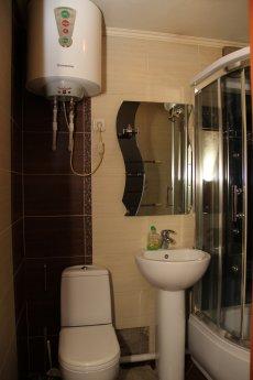 Luxury one-bedroom apartment!, Karaganda - apartment by the day