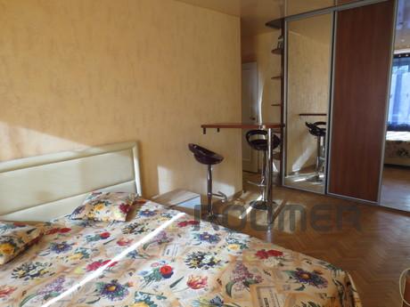 Near the metro, renovated, 3 bed, Moscow - apartment by the day