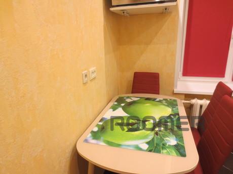 Near the metro, renovated, 3 bed, Moscow - apartment by the day