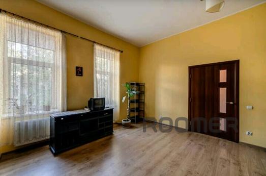 comfortable and spacious apartment, Lviv - apartment by the day