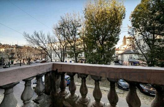 comfortable and spacious apartment, Lviv - apartment by the day