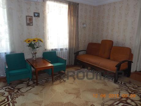 Own 3-bedroom house, Yevpatoriya - apartment by the day
