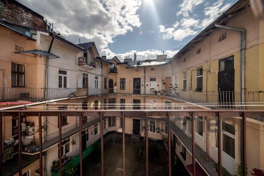 Modern 2BR Apartment in Central Lviv, Lviv - apartment by the day