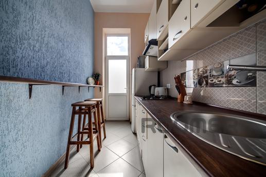 Modern 2BR Apartment in Central Lviv, Lviv - apartment by the day