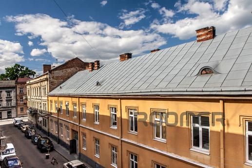 Modern 2BR Apartment in Central Lviv, Lviv - apartment by the day