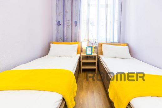Modern 2BR Apartment in Central Lviv, Lviv - apartment by the day