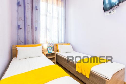 Modern 2BR Apartment in Central Lviv, Lviv - apartment by the day