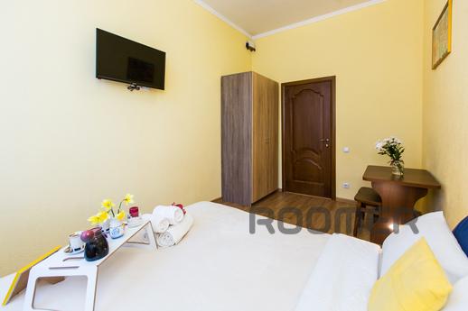 Modern 2BR Apartment in Central Lviv, Lviv - apartment by the day