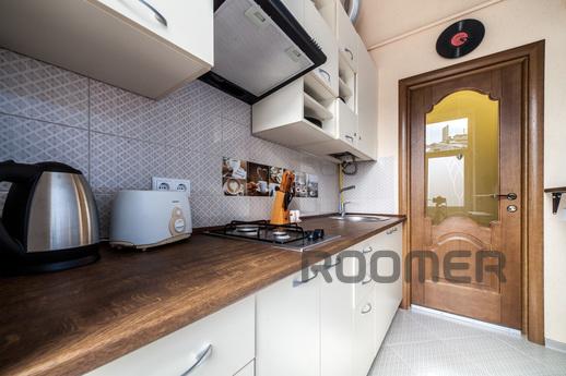 Modern 2BR Apartment in Central Lviv, Lviv - apartment by the day