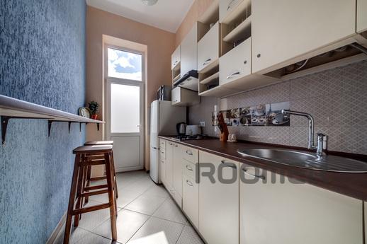 Modern 2BR Apartment in Central Lviv, Lviv - apartment by the day