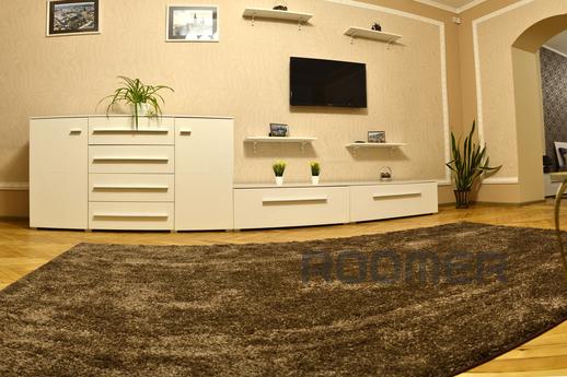 Beautiful spacious apartment, Lviv - apartment by the day