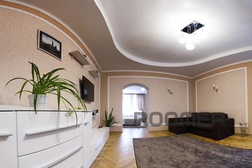 Beautiful spacious apartment, Lviv - apartment by the day