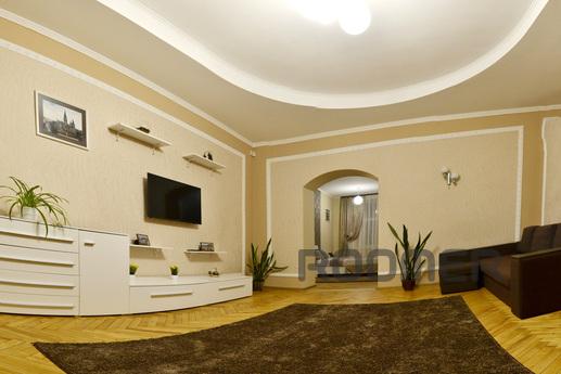 Beautiful spacious apartment, Lviv - apartment by the day
