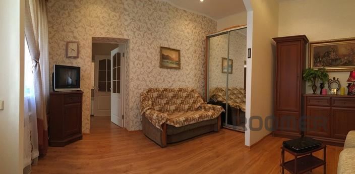 house in the center of Yevpatoria, Yevpatoriya - apartment by the day