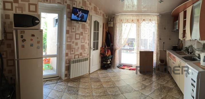house in the center of Yevpatoria, Yevpatoriya - apartment by the day