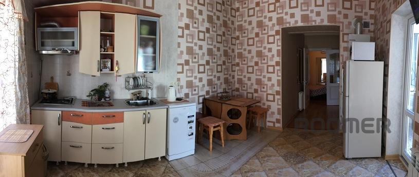 house in the center of Yevpatoria, Yevpatoriya - apartment by the day