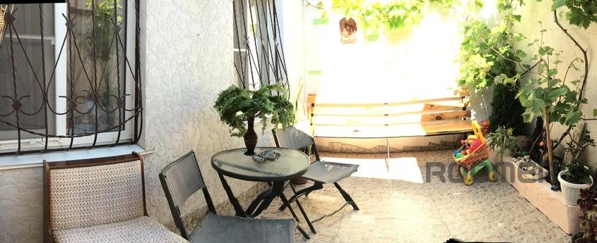 house in the center of Yevpatoria, Yevpatoriya - apartment by the day
